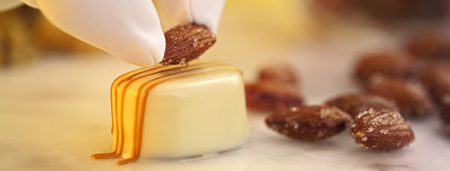 The finest “Amande de Luxe” praline The finest “Amande de Luxe” praline